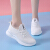 カディオクロコダイル(CARTELO)白い靴の女性の夏服の薄いタイプの女性靴の2020年の新型の通気运动のカジアローの靴の百足nertの颜のランニグネントの靴の軽さ89。